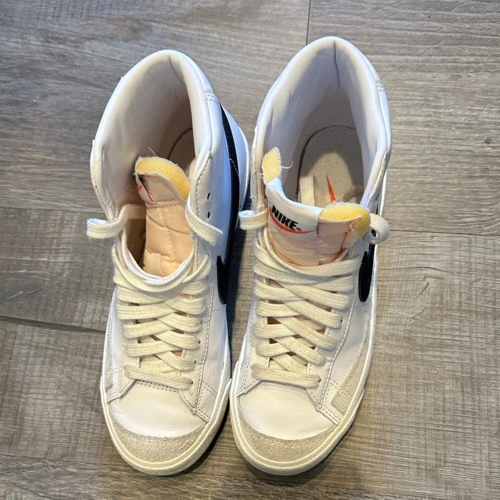 Women’s Nikes blazers size 6 White and Black High-Top Sneakers - Picture 5 of 8